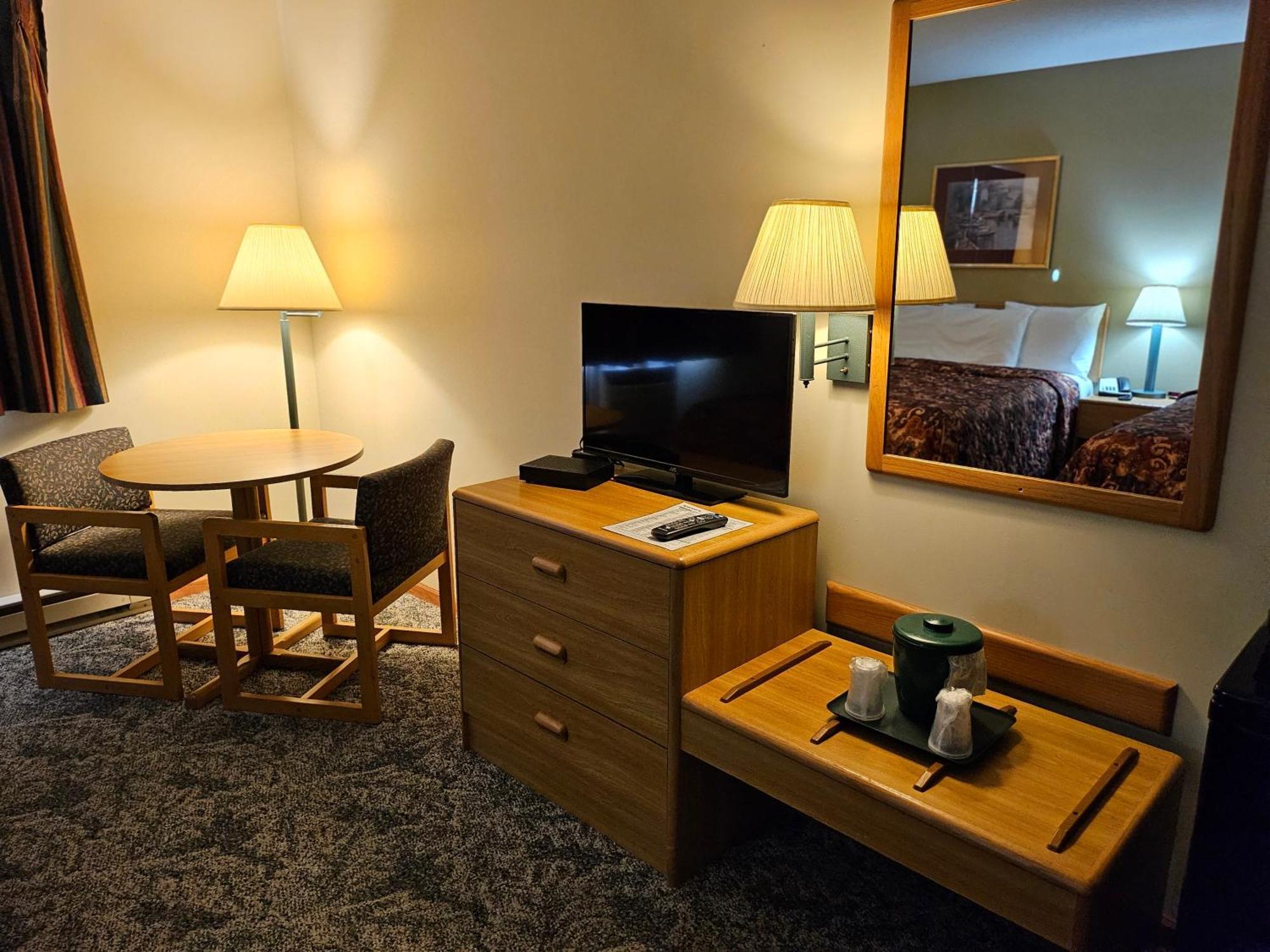 Lincoln Host Motor Inn Escanaba Kültér fotó